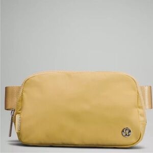Lululemon Everywhere Belt Bag 1L Golden Sand